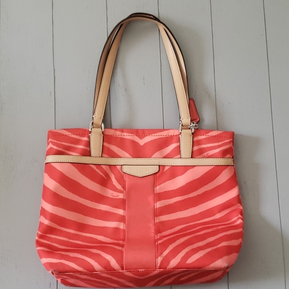 Coach Bag - Picture 1 of 8